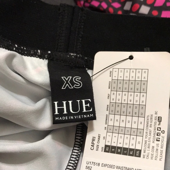 HUE Active Capri Leggings - Picture 2 of 4